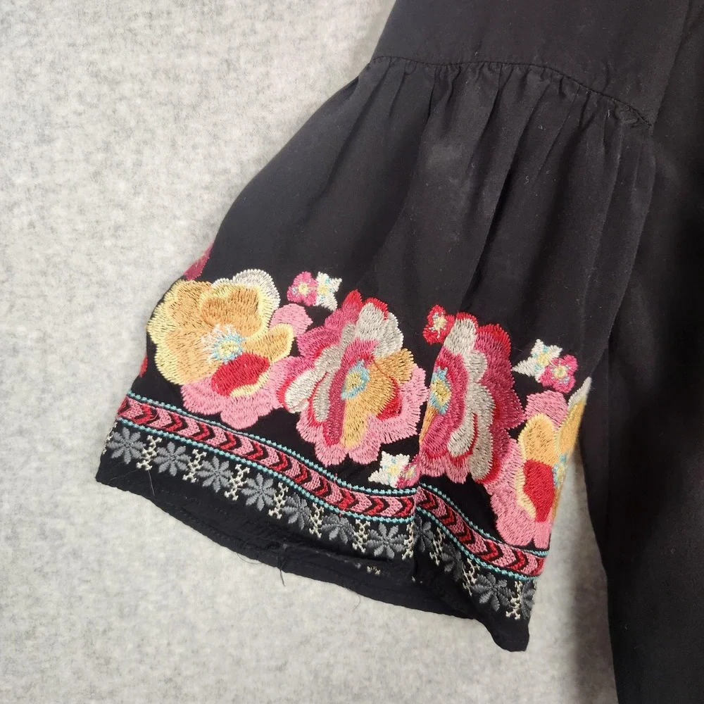 Andree by‎ Unit Blouse Womens Medium Black Embroidered Floral Boho Peasant Top - Picture 7 of 12